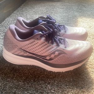 Saucony tennis shoes